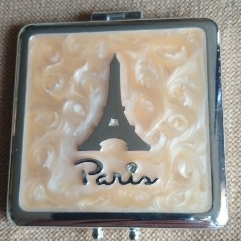 Makeup compact mirror